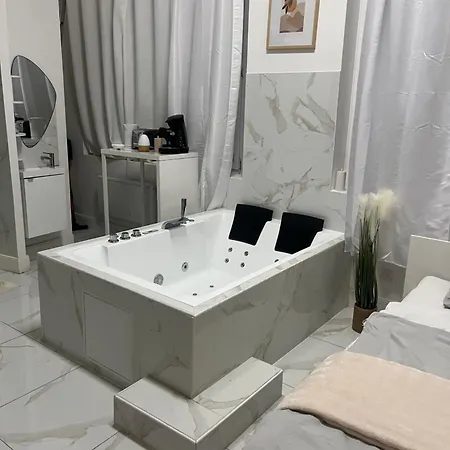 White Privee Avec Privatif Туркуэн