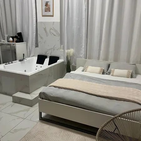 White Privee Avec Privatif Туркуэн